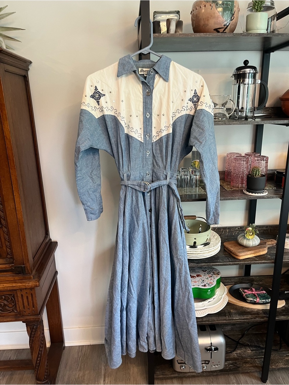 Real Vintage Made in USA Embroidered Chambray Cowgirl Shirt Dress w Belt Cotton - Picture 1 of 16